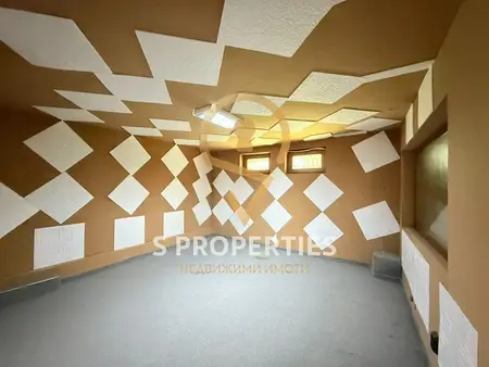 S PROPERTIES продава триетажна къща в с. Кичево с двор над 1200 кв.м! 