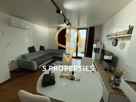 Luxury Three-Room Apartment in Chaika District