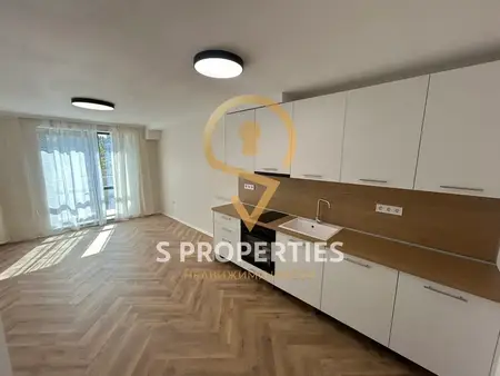 Drei-Zimmer-Wohnung schlüsselfertig im Stadtteil Văzrajdane