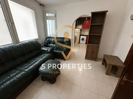 Three-room apartment near Kolhozen Market