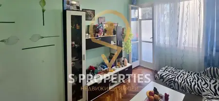Четиристаен апартамент в район Окръжна болница 