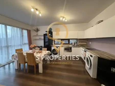 Panoramic Three-Room Apartment in Breeze District